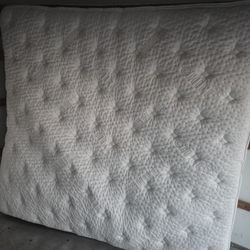 The WinkBed with Frost Cooling Cover, King, Firmness: Softer Used