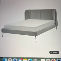 Queen bed frame - 100$