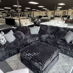 3-PC Midnight Sectional. 🚚WE DELIVER🚚
