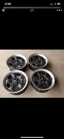 Chevy 5 lug rims 250$ basically new