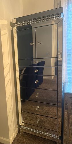 Mirror tall jewelry dresser