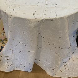 Gorgeous White Embroidered Cutwork Tablecloth + 12 Napkins