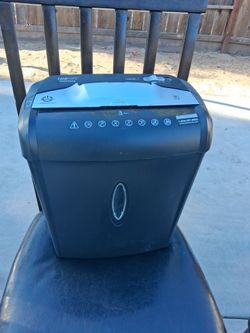 Paper and card shredder