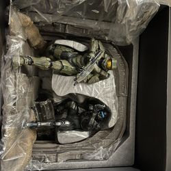 Halo 5 Guardians Limited Collector's Edition Master Chief & Spartan Locke Statue