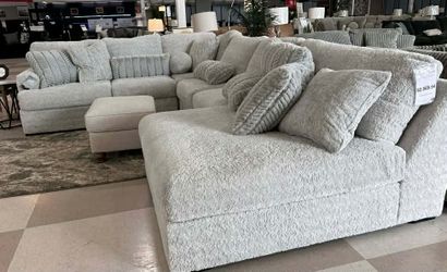 💞OM 💞  Brand New Living Room Sectional Couch with Chaise
