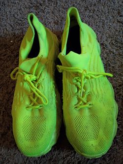 Shoes size 9