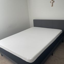 Queen Bed Gray Board head 