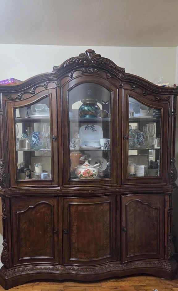 Light  up China Cabinet/curio Cabinet 