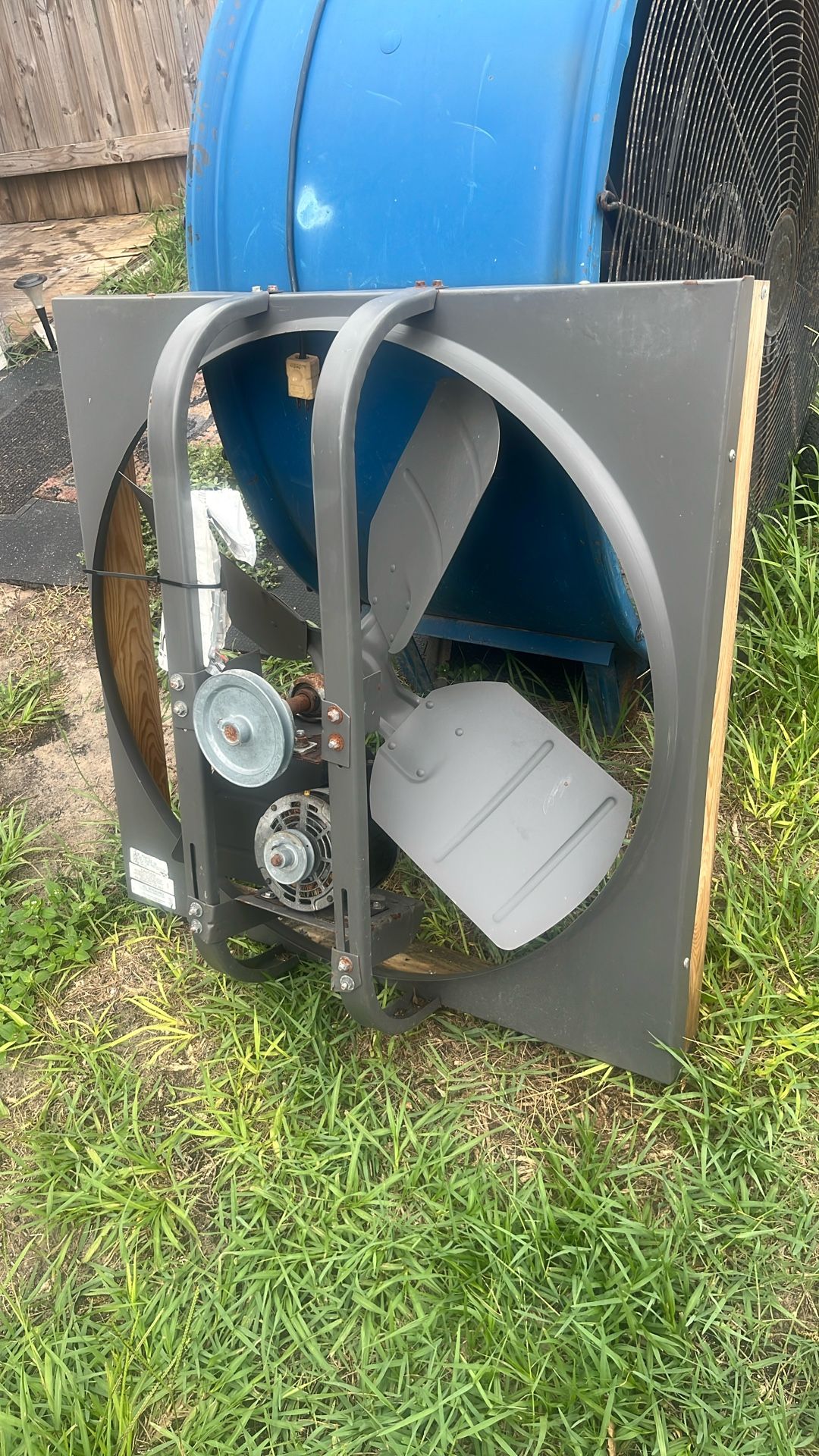 Shop Vent Fan With Louver
