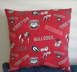 Bulldogs Throw Pillows