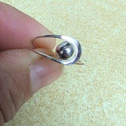 Silver  9.25 Ring Size 8 
