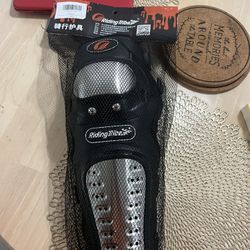 4 PSC  Adult Alloy Steel Kneed Pads