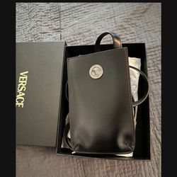 New Versace iPhone Bag For Any iPhone $1495 With Box 📦 Cash Only