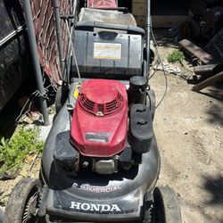 Honda HRC 216 Commercial Lawn Mower 