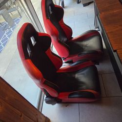 Red and Black Racing Style Bucket Seats – Pair