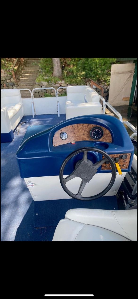 1996 20Ft Pontoon Voyager V20