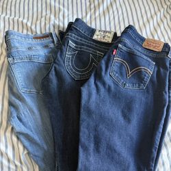📣 Selling 3 Pairs of Women’s Jeans – Great Condition! 👖✨