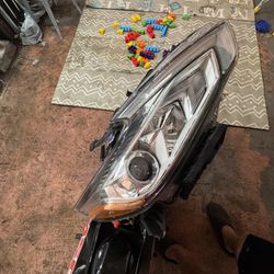 Passenger Side Headlight 2017 Nissan Altima 