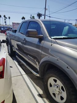 Toyota tundra 120k  paper on hand $14000
