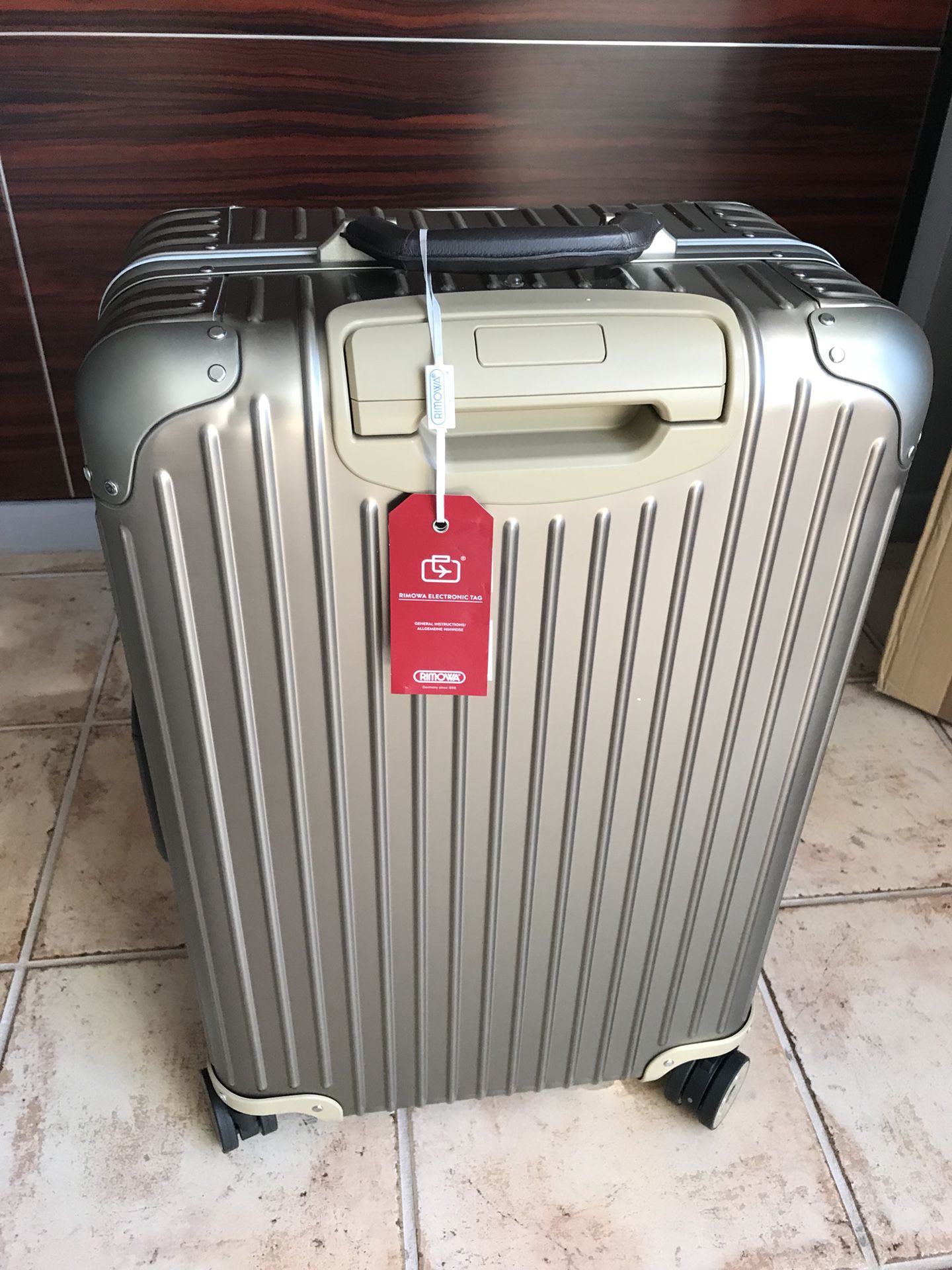 2018 Rimowa Topas e-tag 63L titanium Lufthansa Private jet collection  suitcase for Sale in Boca Raton, FL - OfferUp