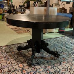 Antique Circ. 1900 Solid Oak Lion Head/Claw Table comes with 3 Leaves .