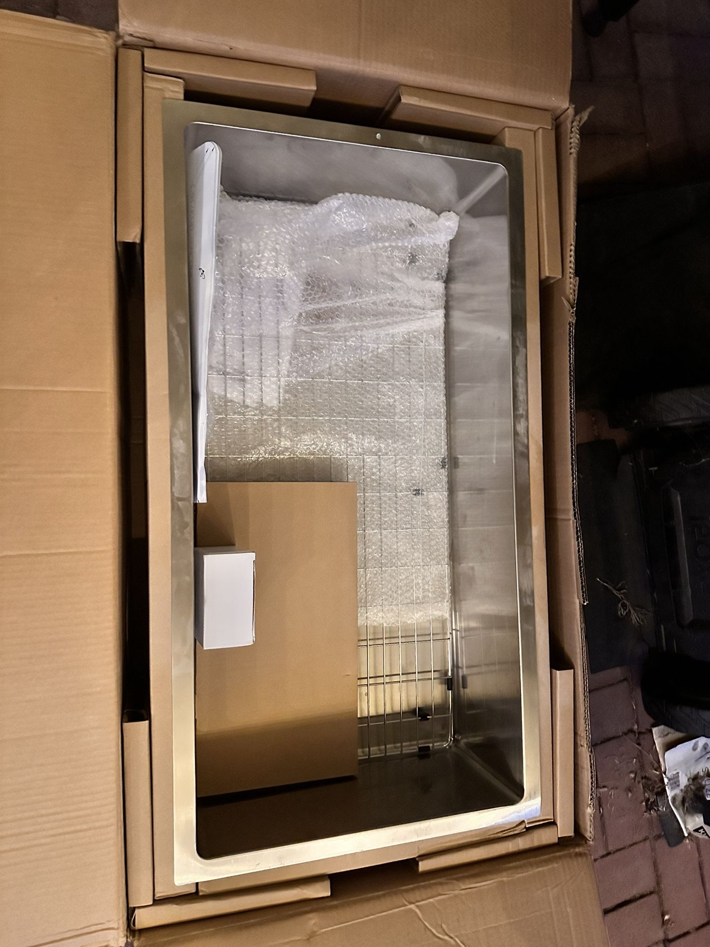 36” Glacier Bay Sink With Hardware