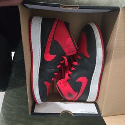 Air Jordan 1 Mids