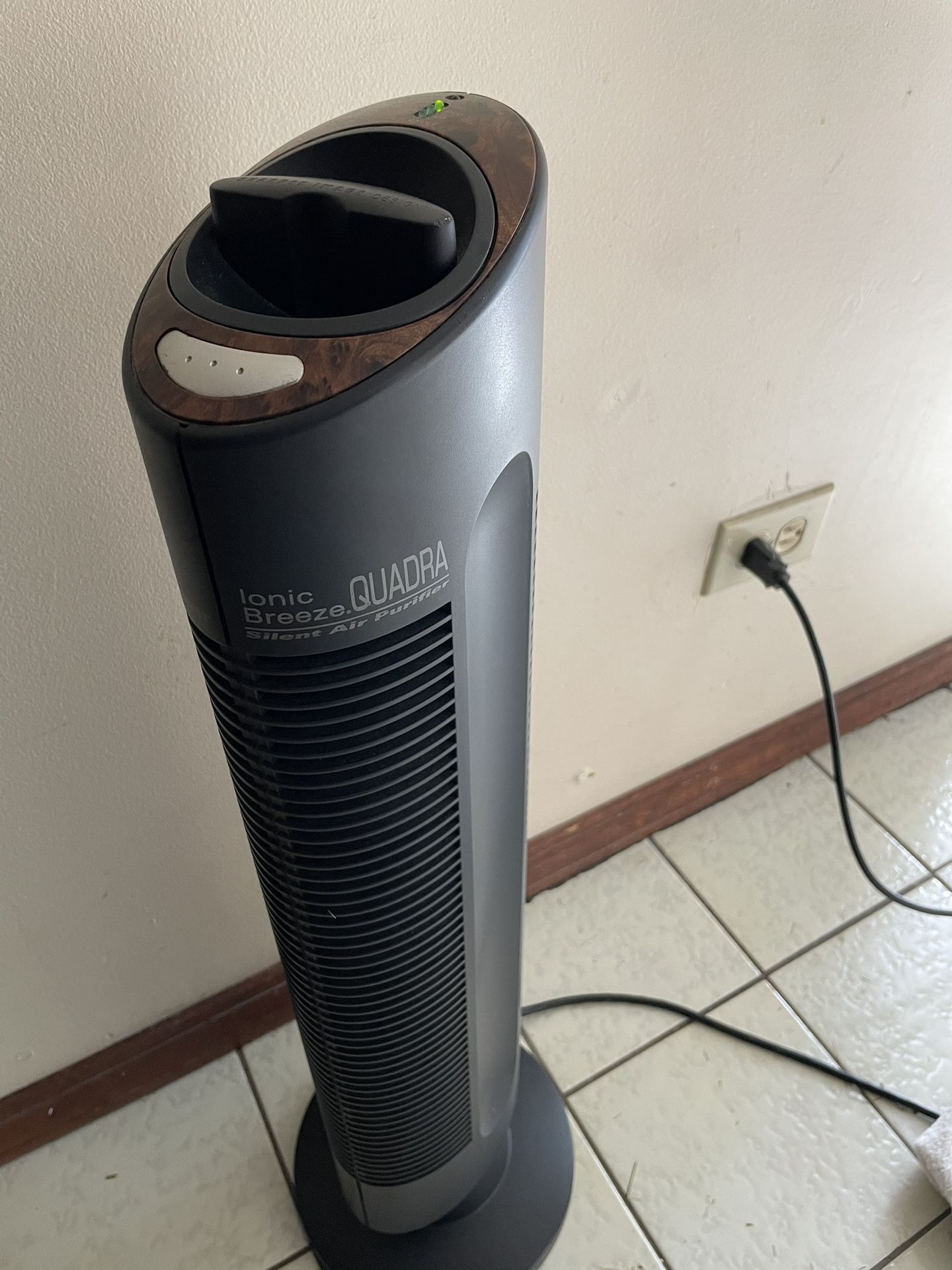Sharper Image Ionic Breeze Quadra Silent Air Purifier