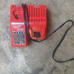Milwaukee M18 Charger 