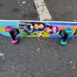 Rainbow High 31" X 7.5" Girls Standard Popsicle Complete Skateboard - like new