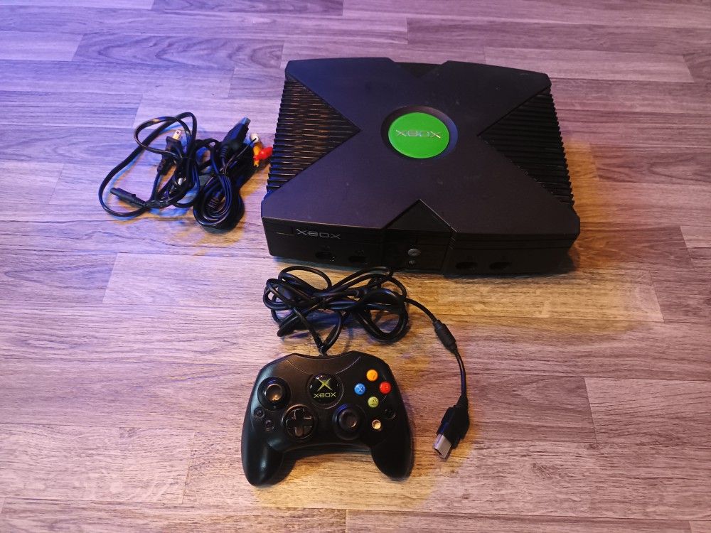 Original Xbox Console Modded With XBMC Loaded With Retro Games