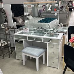 Vanity Set Closing Sale 50% OFF