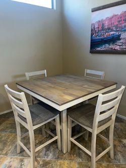 High Top kitchen table and 4 chairs