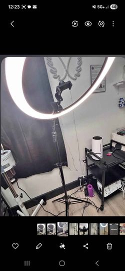 Brand new beautiful neewer 18 " LED  ring light. With carry case & tripod & remote .