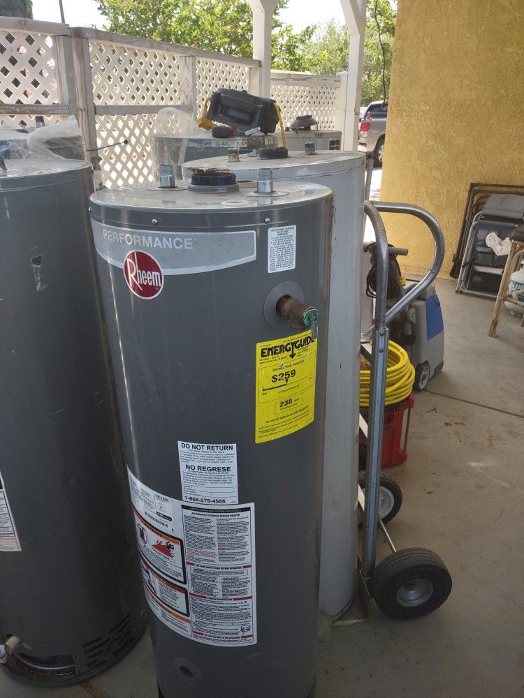 Gas Water Heater Used 40 Gallon And 50 Gallon With 1 Yr Wrty for Sale in  Hesperia, CA - OfferUp