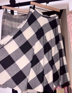 Midi plaid skirts 🖤🩶🤍