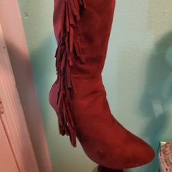 Brown Suede  Like Boots..size 8 Womens..knee  High Boots..stretchy Material...like New With Fringes 
