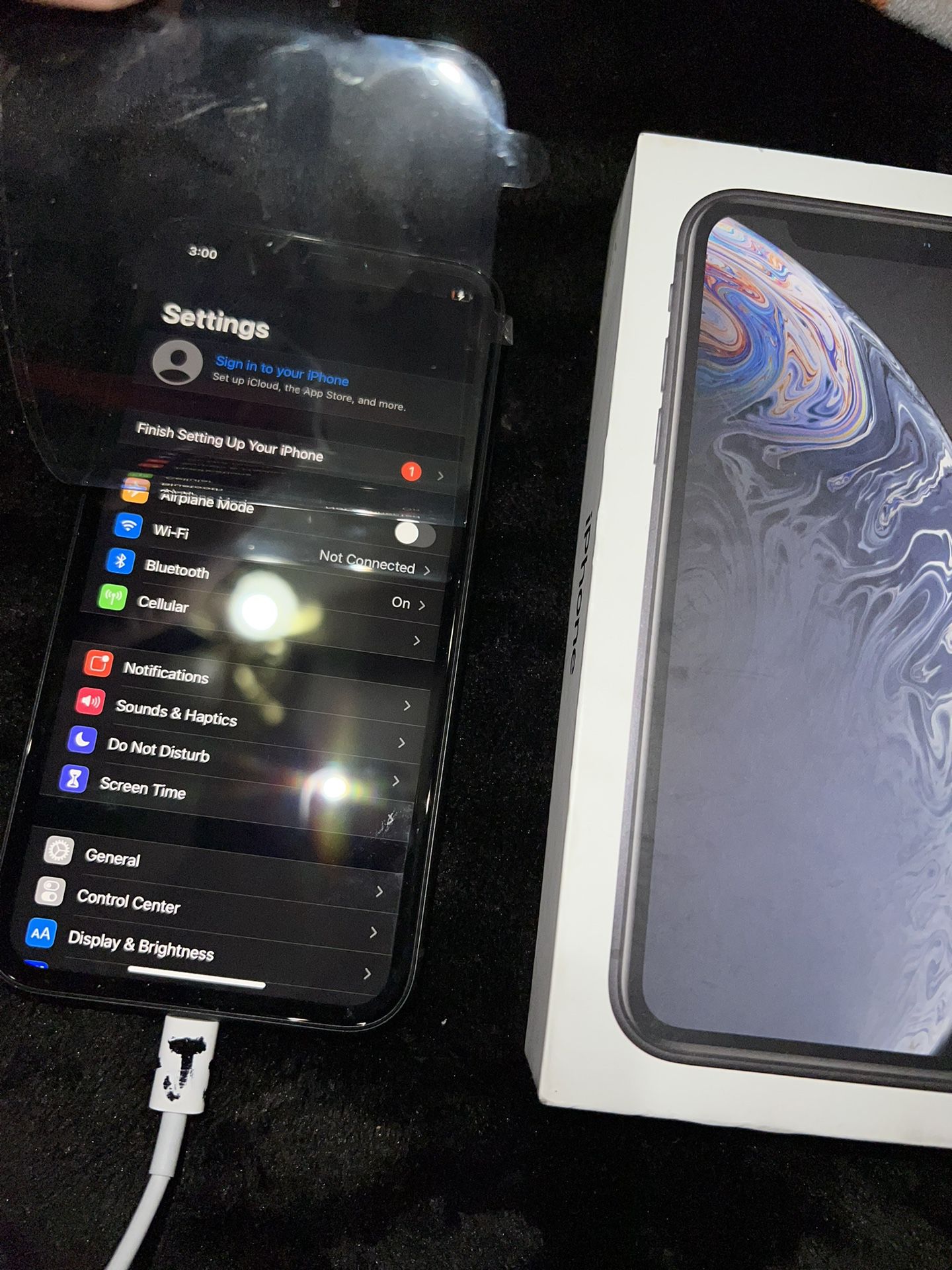 (BRAND NEW)    IPhone XR    ( UNLOCKED ANY CARRIER) No ICloud Or sim lock!