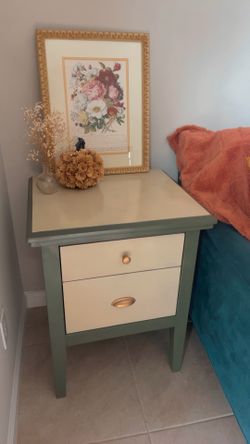 Unique Dual Color End Table/nightstand