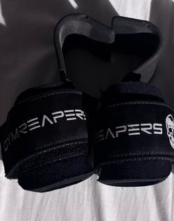 Gym reapers lifting hooks