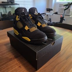 Jordan 4 Thunder (2023)
