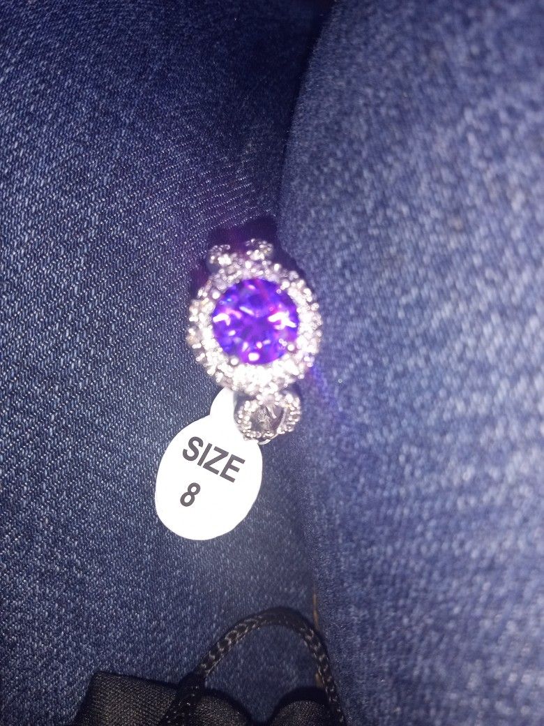 Woman's Size 8 Ring