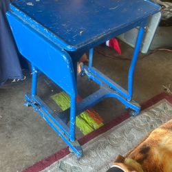 Free Metal Table
