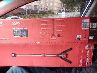 Milwaukee M12 Rocket Dual Powered Tower Lamp