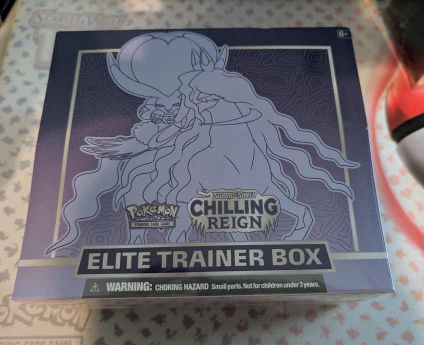 Pokemon Chilling Reign ETB