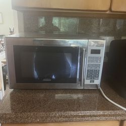Microwave And Toaster Oven 