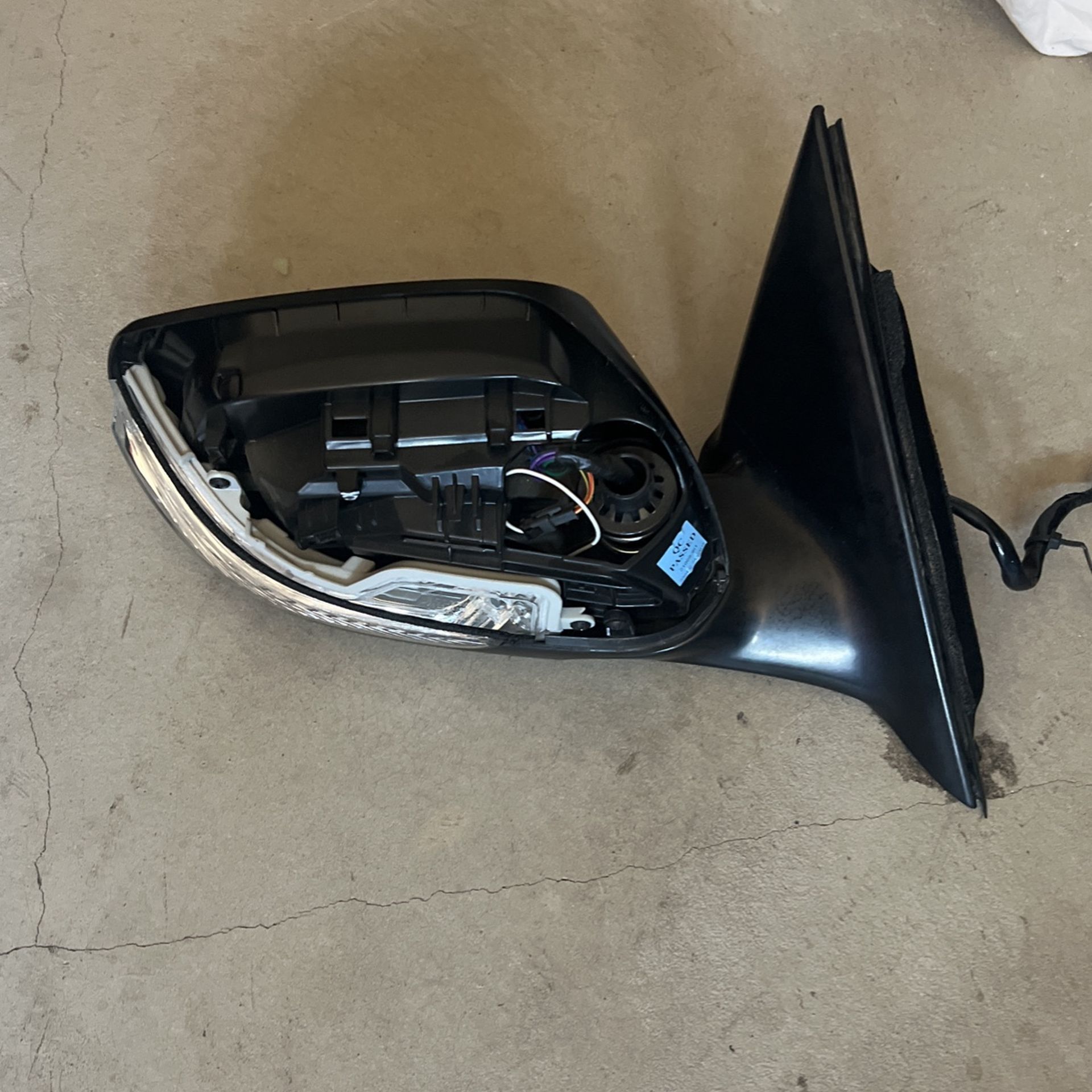 Infiniti Q50 Passengers Side Mirror. (no Sensor) No Camera