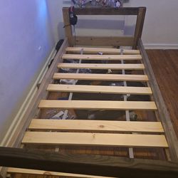Strong Wood Twin Bed 