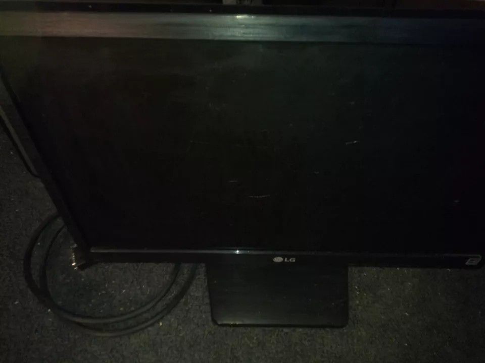 LG PC Monitor for sale wide screen Works

