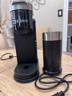Keurig single coffee maker with frother